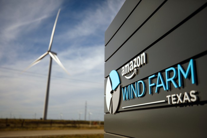 Cum poate Amazon stimula utilizarea energiei regenerabile